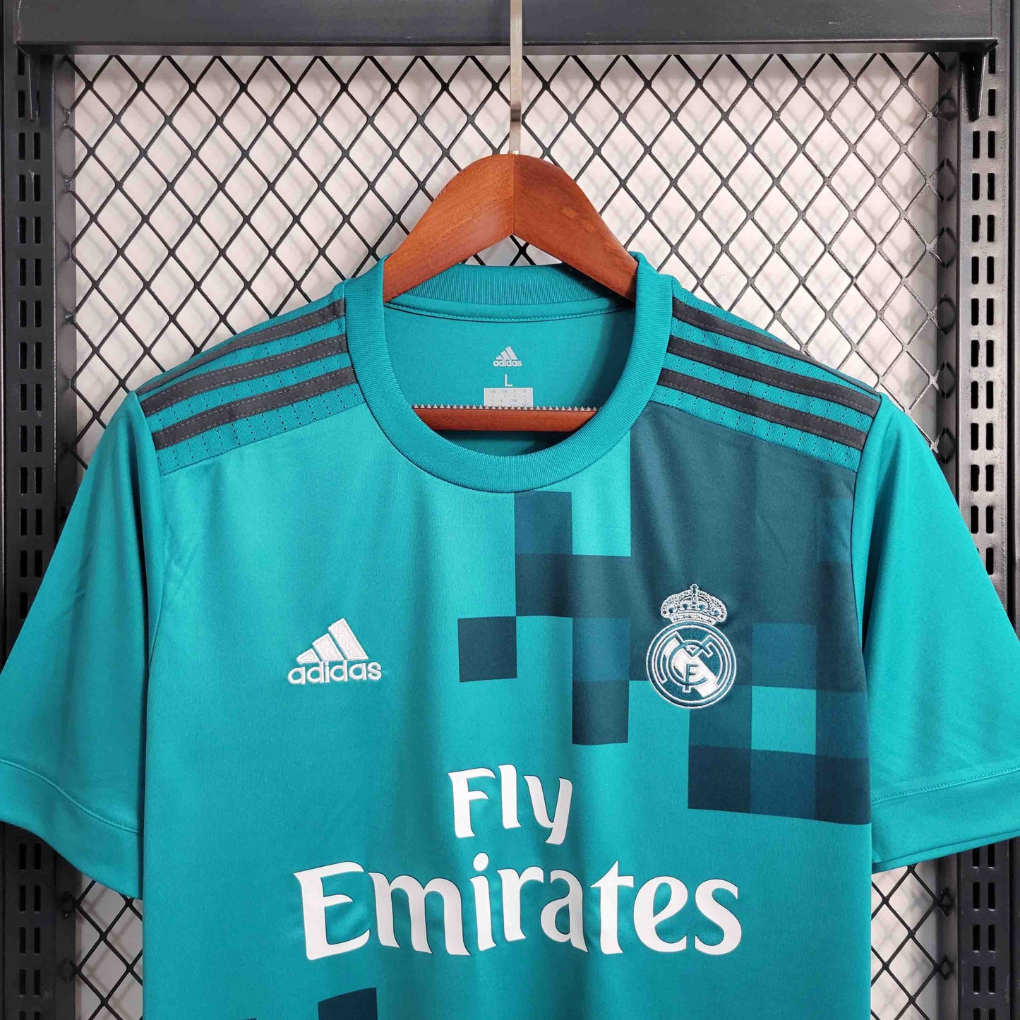 Camisa Real Madrid II 17/18 - Versao Retro - imagem 4