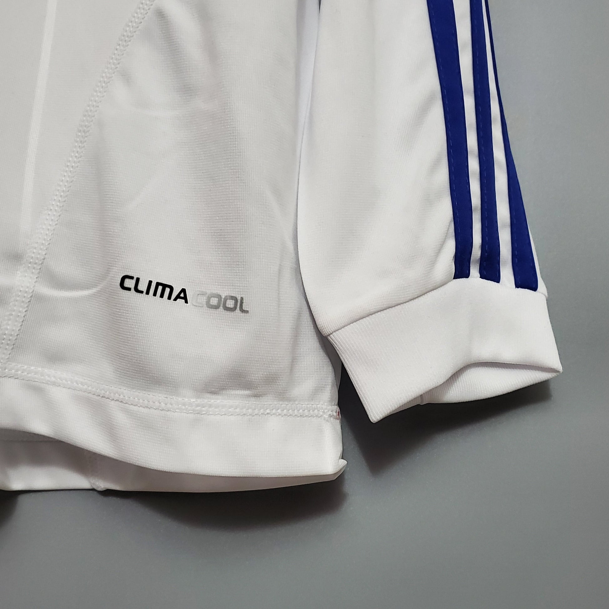Camisa Real Madrid Titular 10/11 - Versao Retro Manga Longa - detalhe