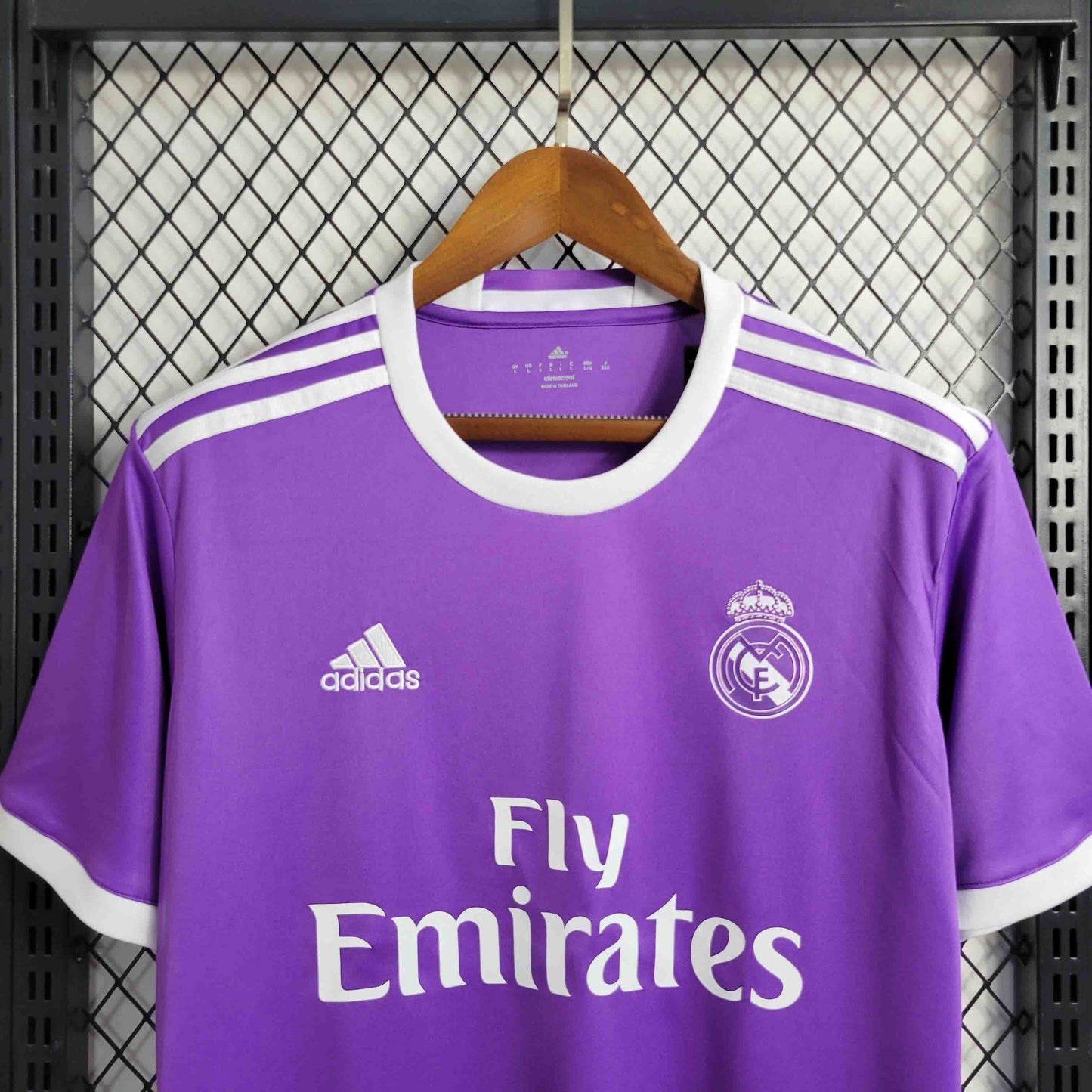 Camisa Real Madrid 17/18 Roxa - Versao Retro - imagem 5