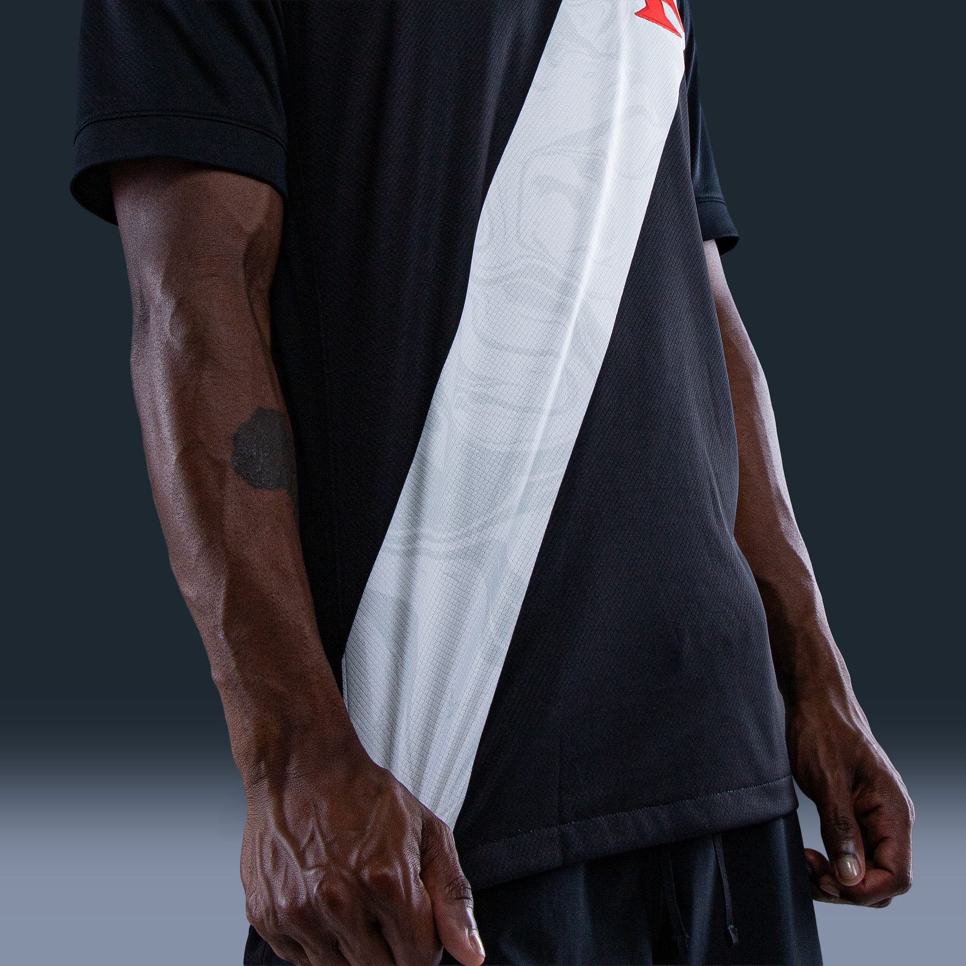 Camisa Vasco 2026/27 I MARINO N° 18 - imagem 4