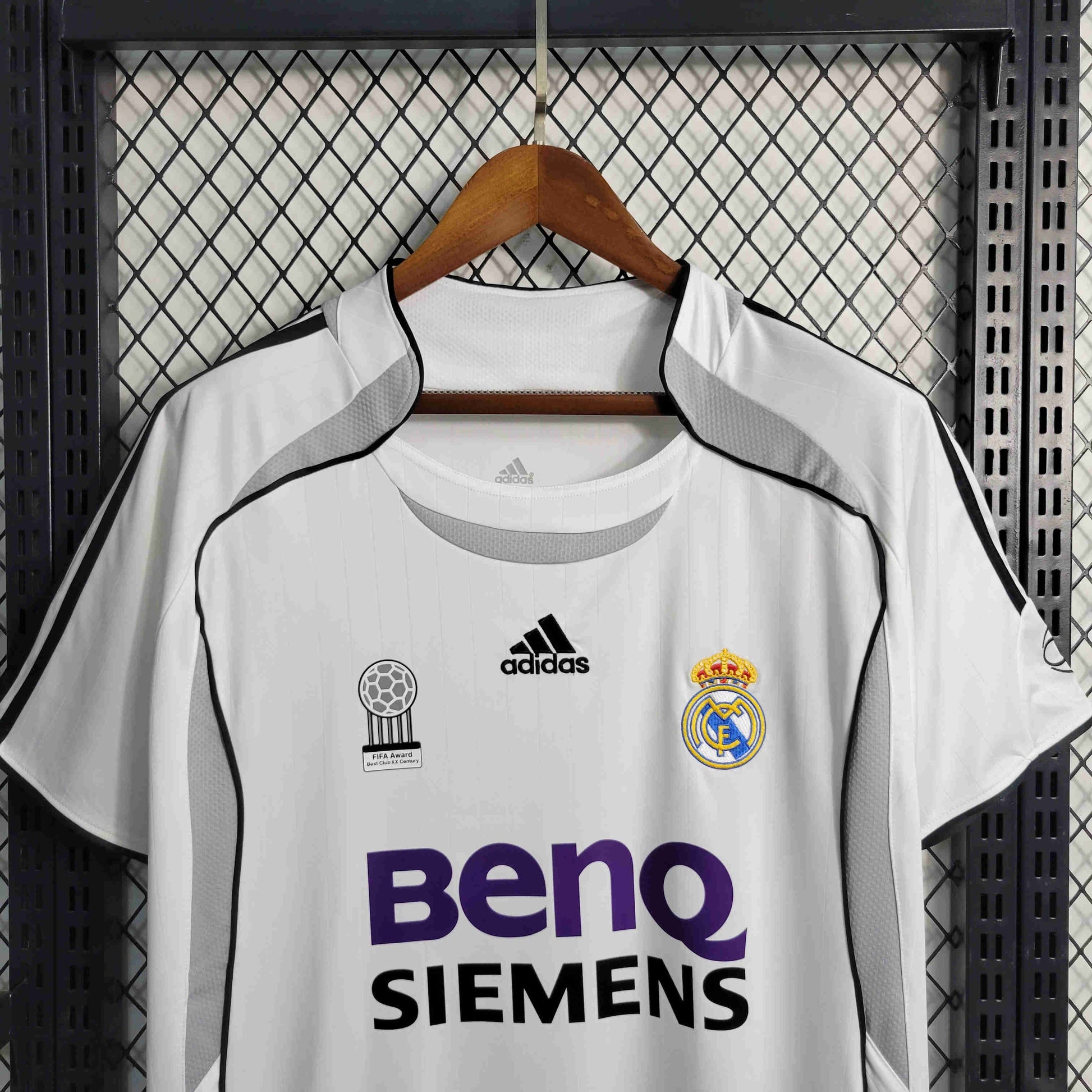 Camisa Real Madrid Home 06/07 - Versao Retro - vista traseira