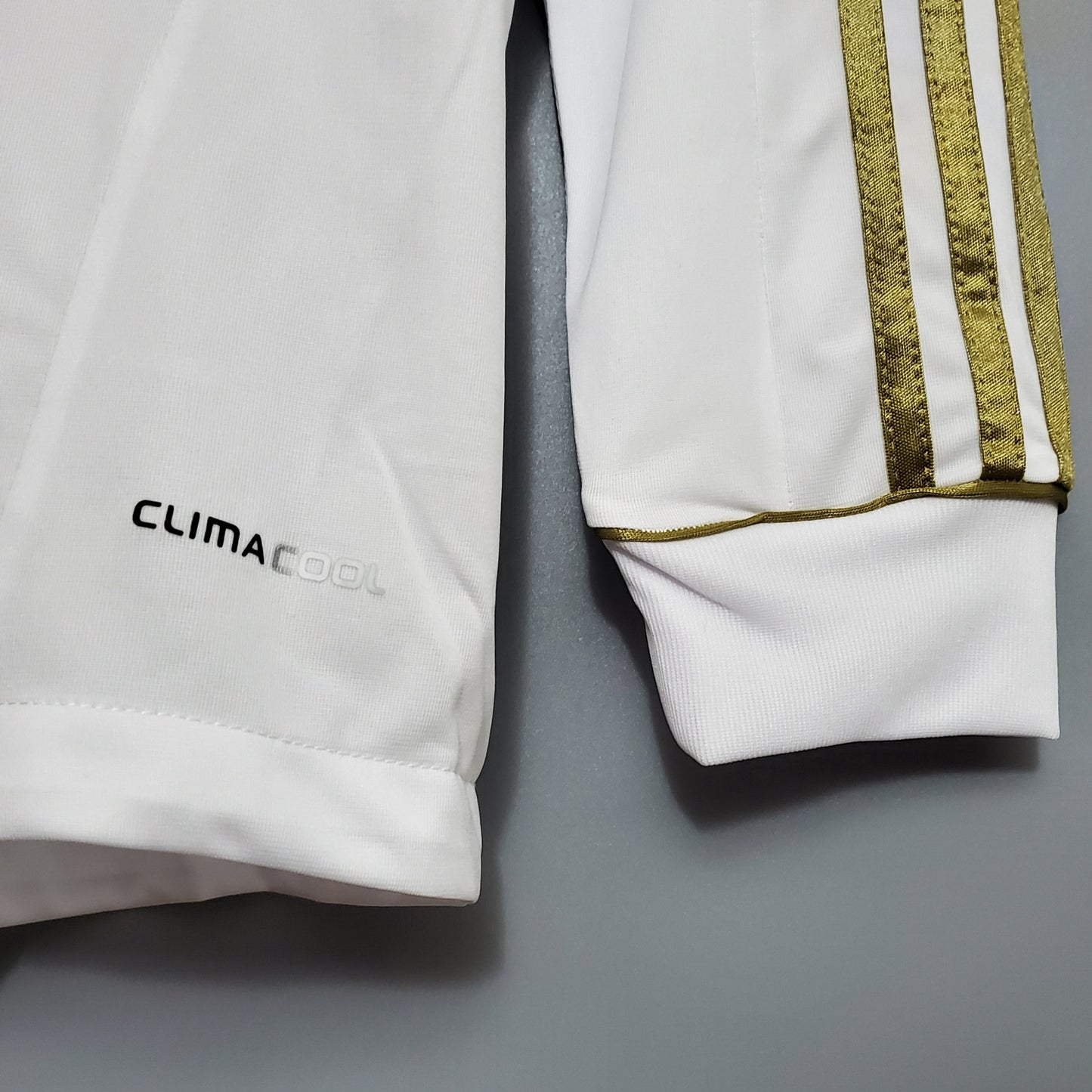 Camisa Real Madrid Titular 11/12 - Versao Retro Manga Longa - detalhe