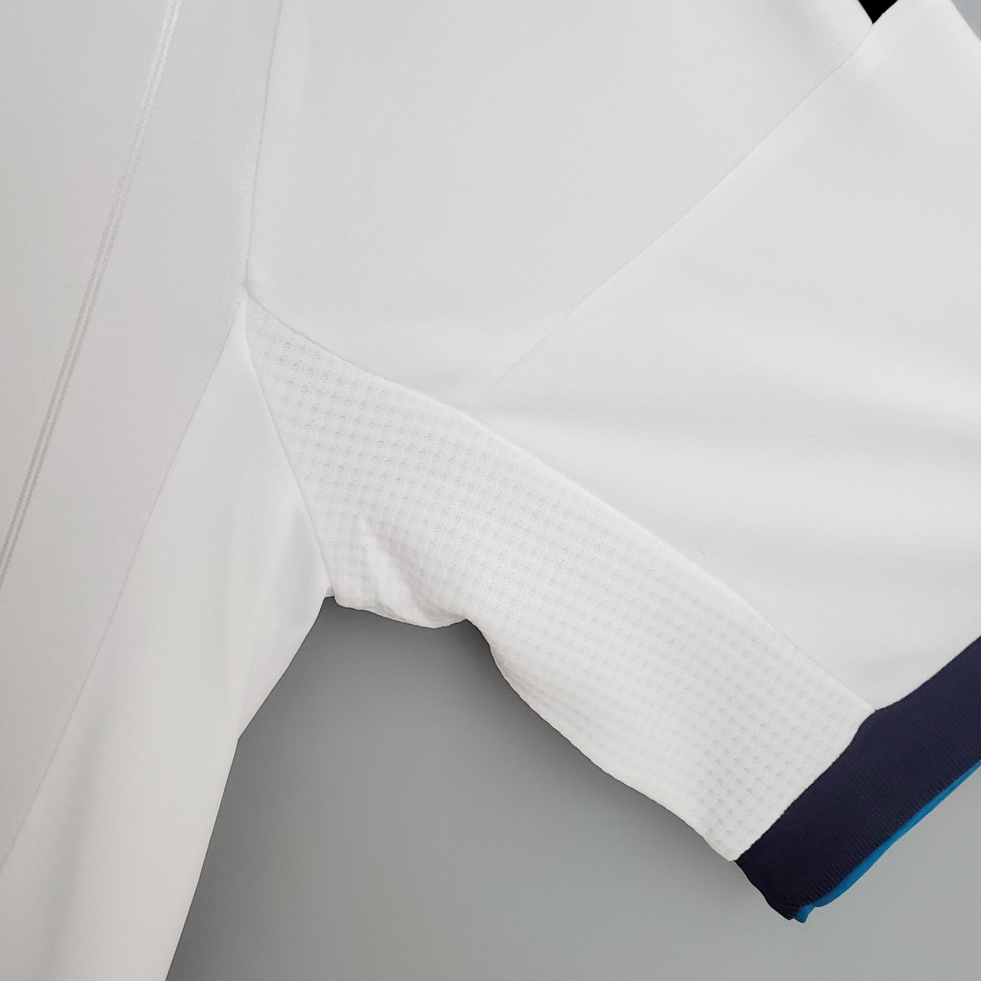 Camisa Real Madrid Titular 12/13 - Versao Retro - detalhe