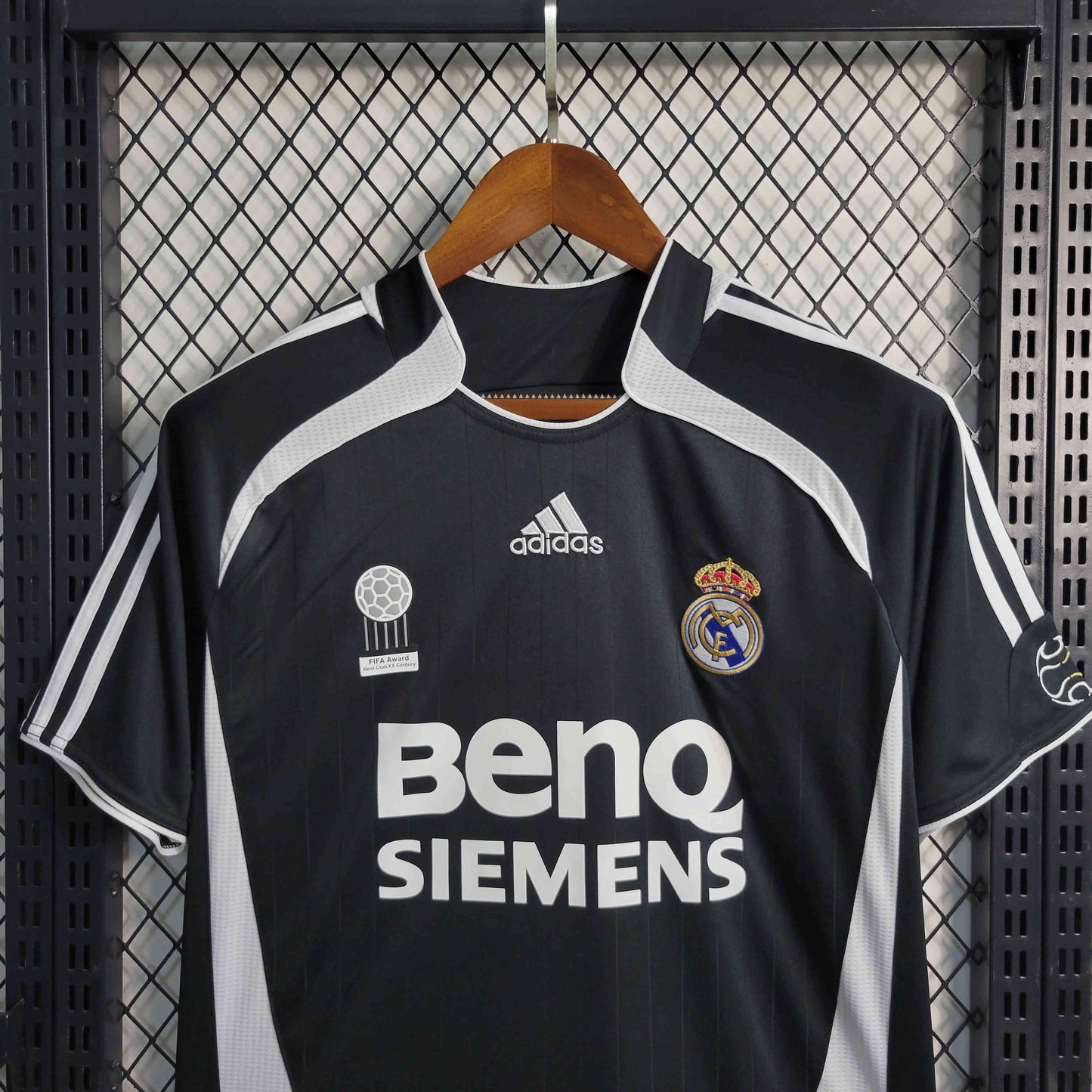 Camisa Real Madrid II 06/07 - Versao Retro - vista traseira