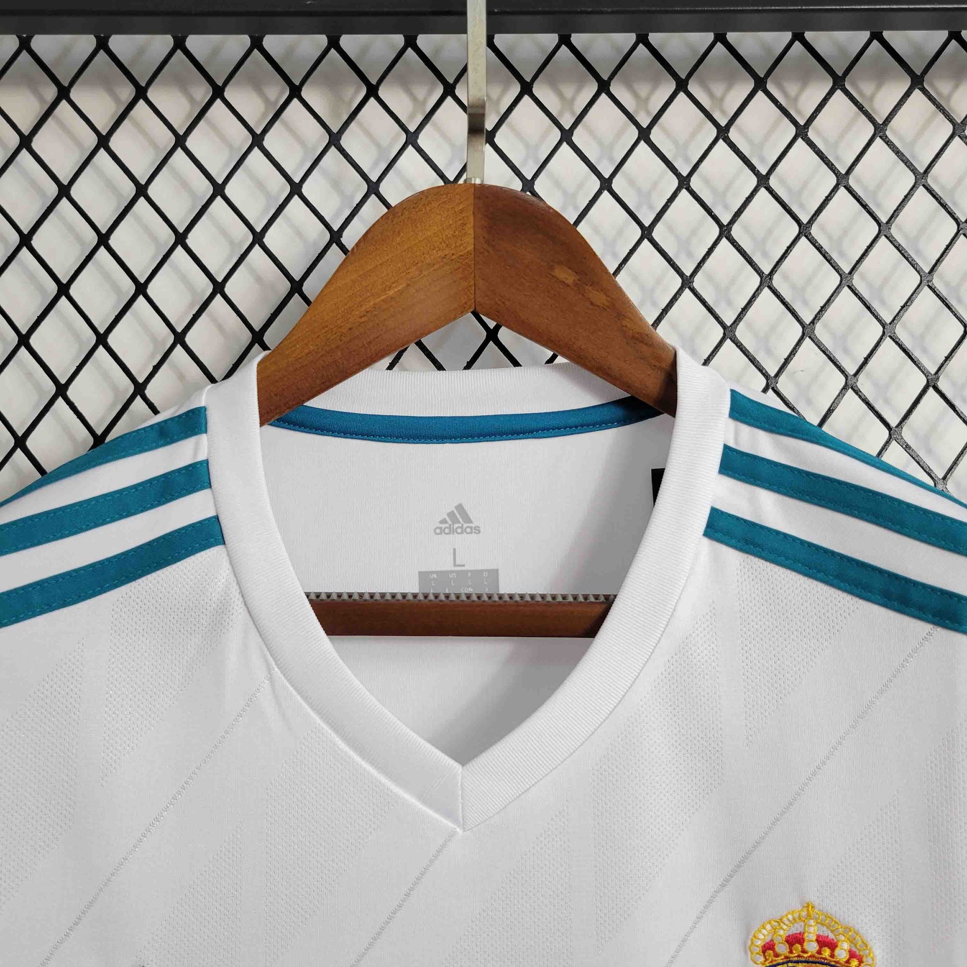 Camisa Real Madrid Home 17/18 - Versao Retro - detalhe