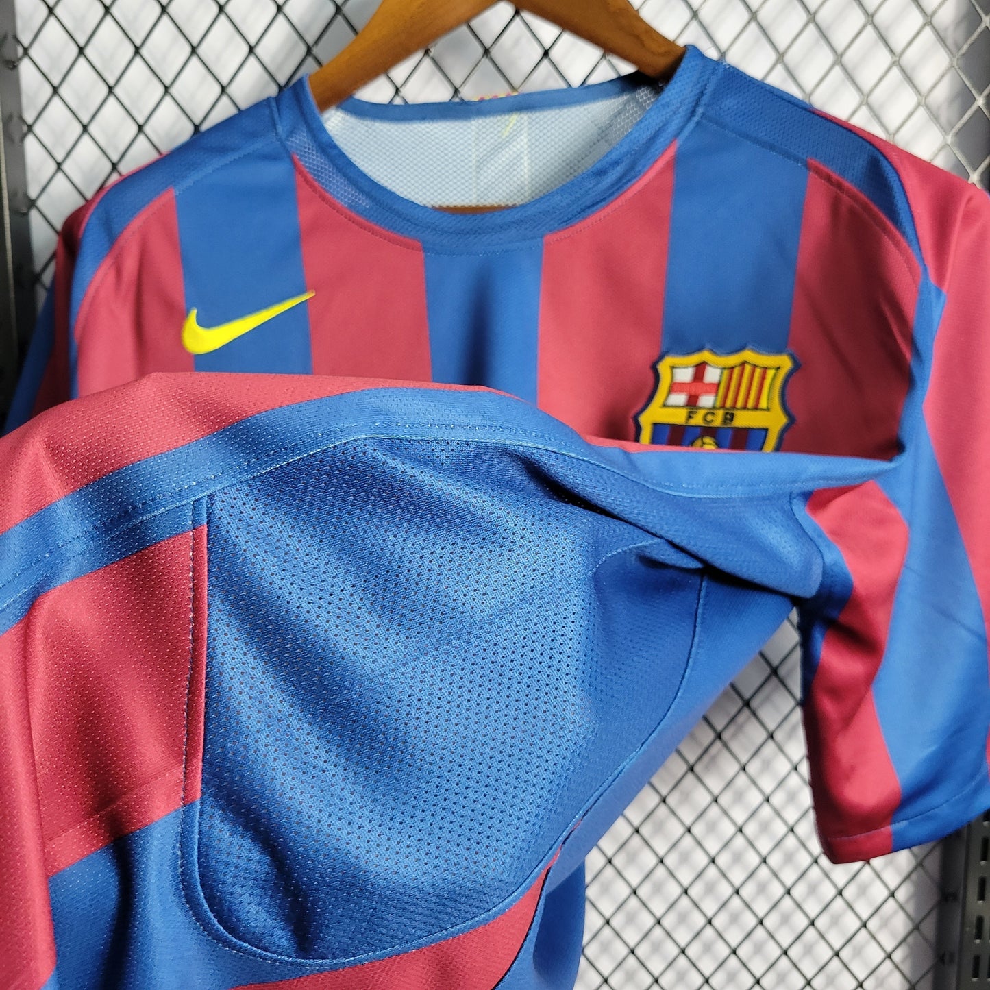 Camisa Barcelona Titular 2006 - Versao Retro - detalhe