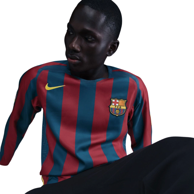 Camisa Retro Barcelona Home 2005/2006 Manga Longa - detalhe