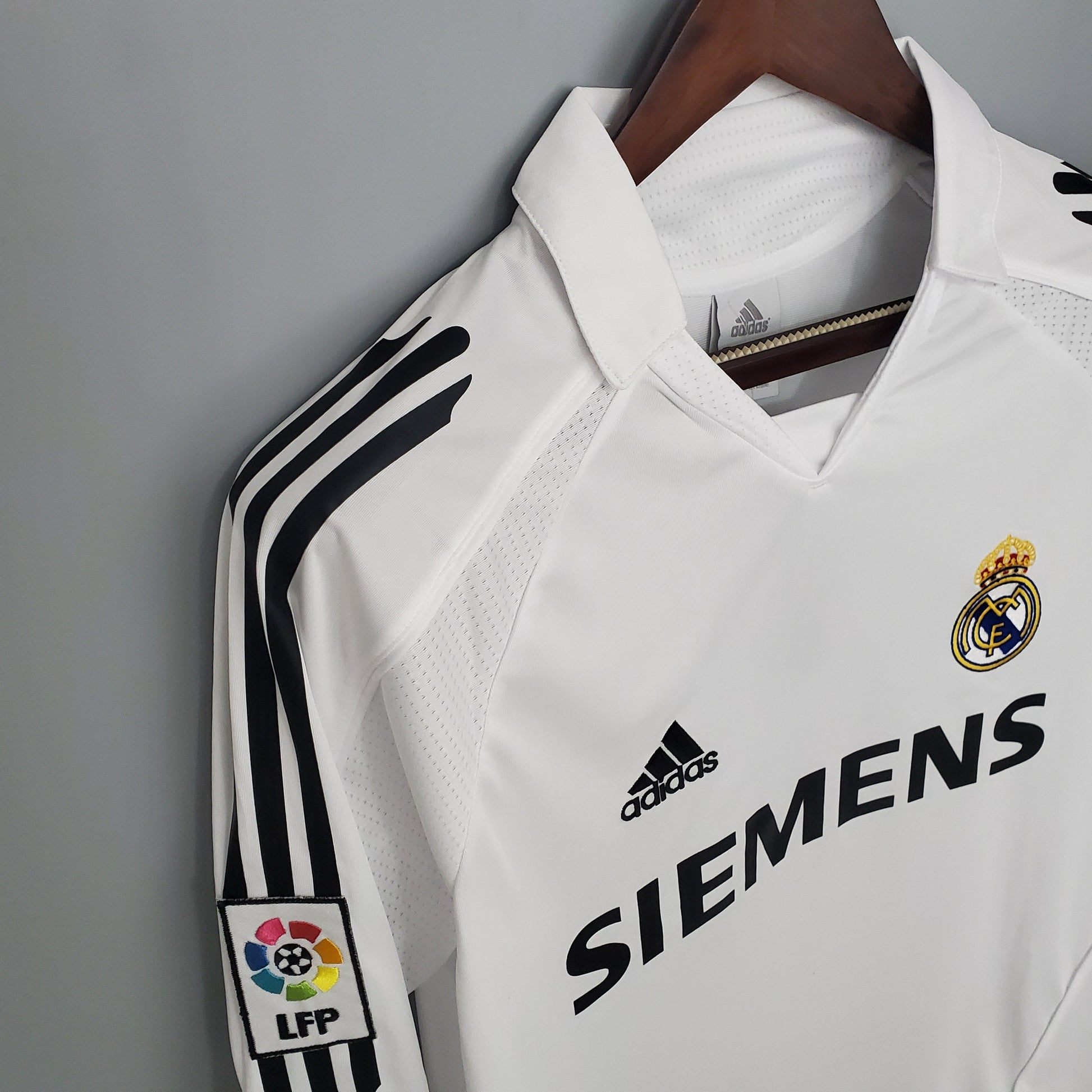 Camisa Real Madrid Titular 05/06 - Versao Retro Manga Longa - detalhe