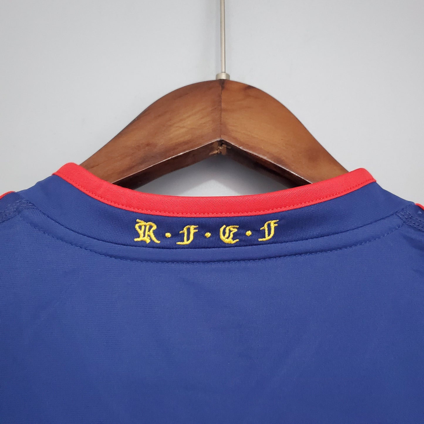 Camisa Espanha Reserva 2010 - Versao Retro - imagem 5