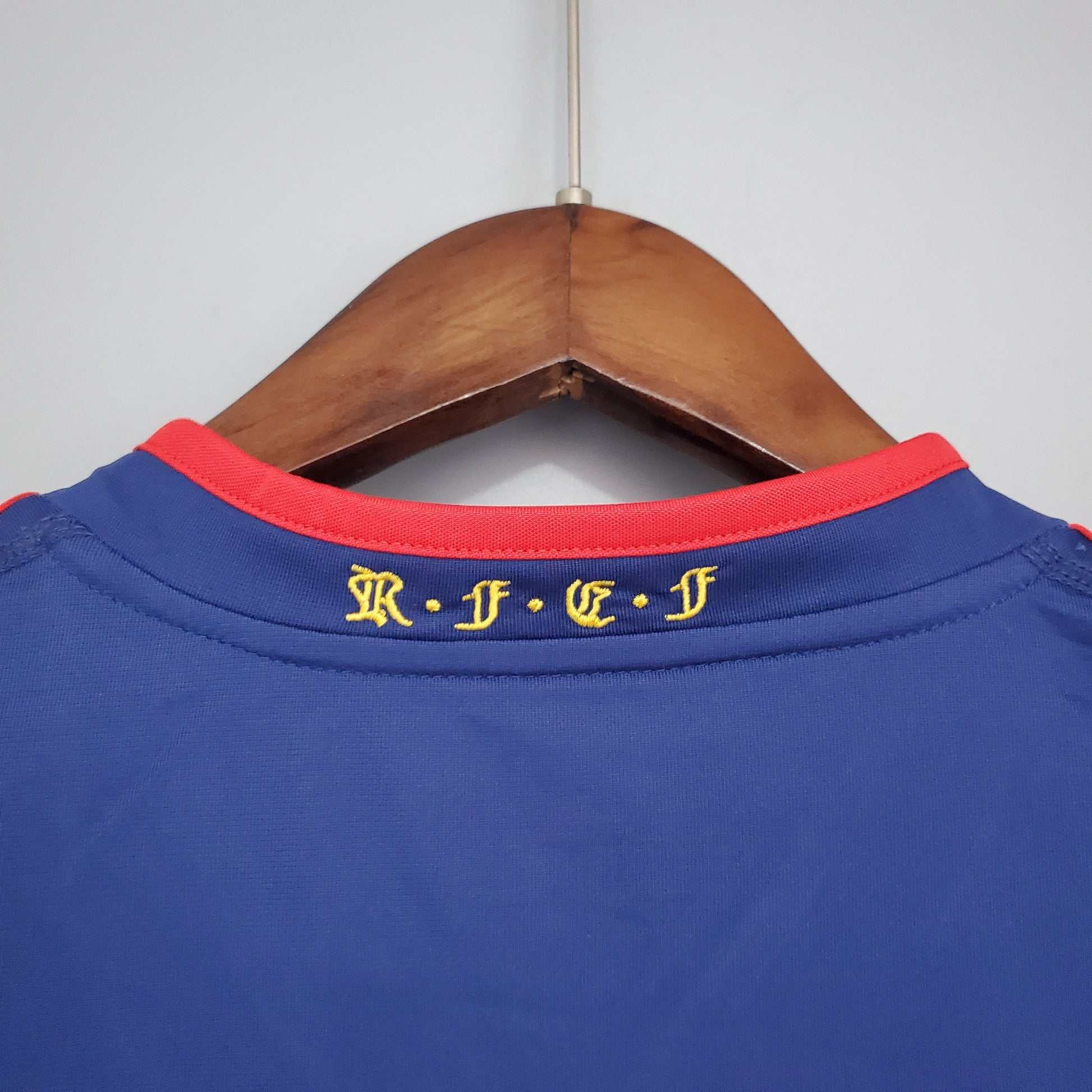 Camisa Espanha Reserva 2010 - Versao Retro - imagem 5
