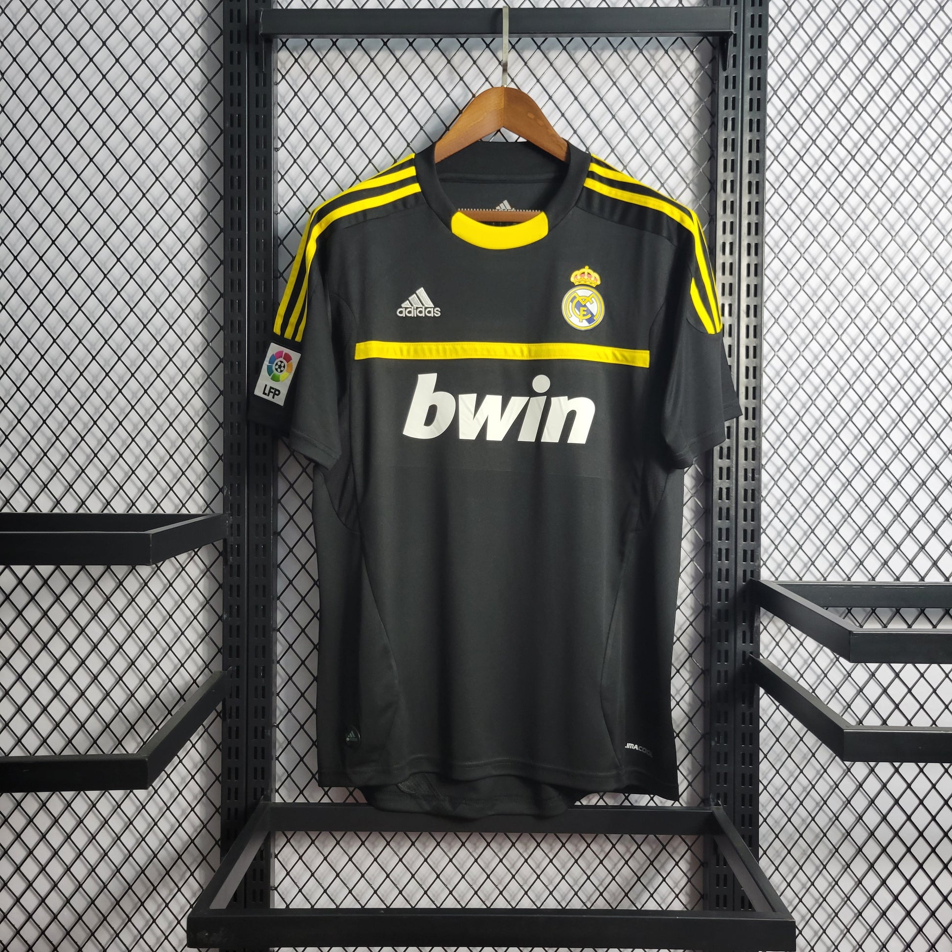 Camisa Real Madrid Goleiro Preta 11/12 - Versao Retro - vista traseira