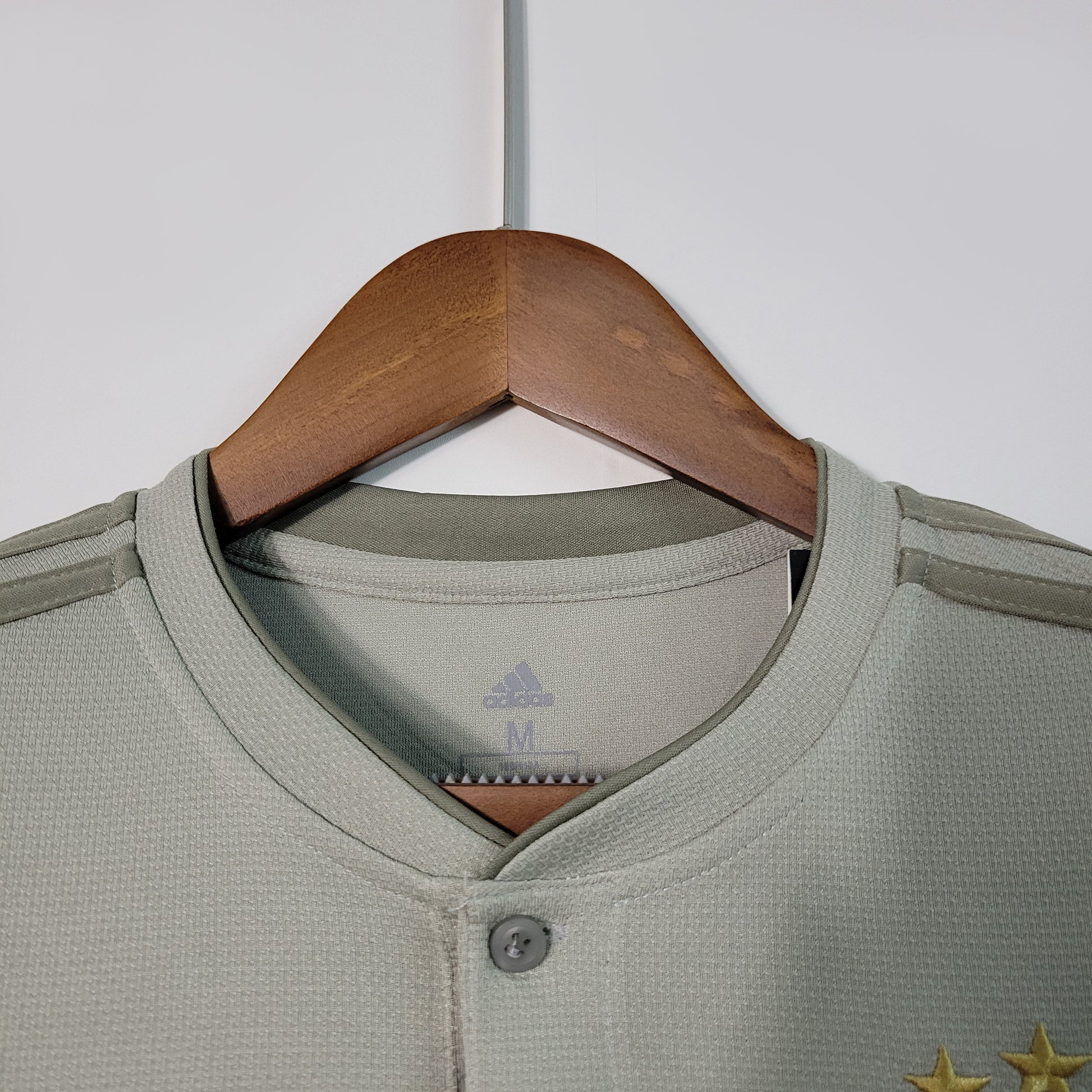 Camisa Juventus Reserva 18/19 - Versao Retro - detalhe