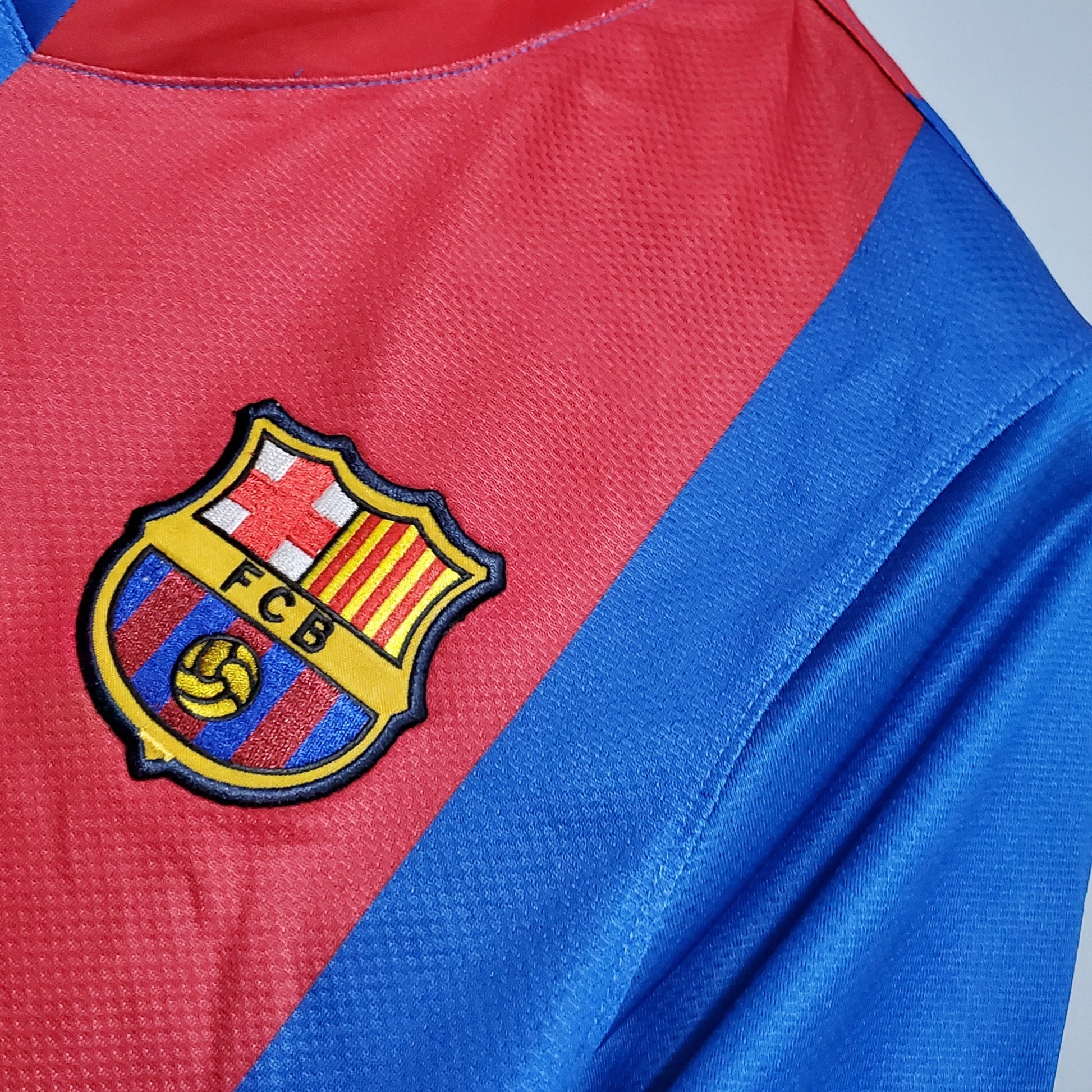 Camisa Barcelona Titular 06/07 - Versao Retro - vista traseira