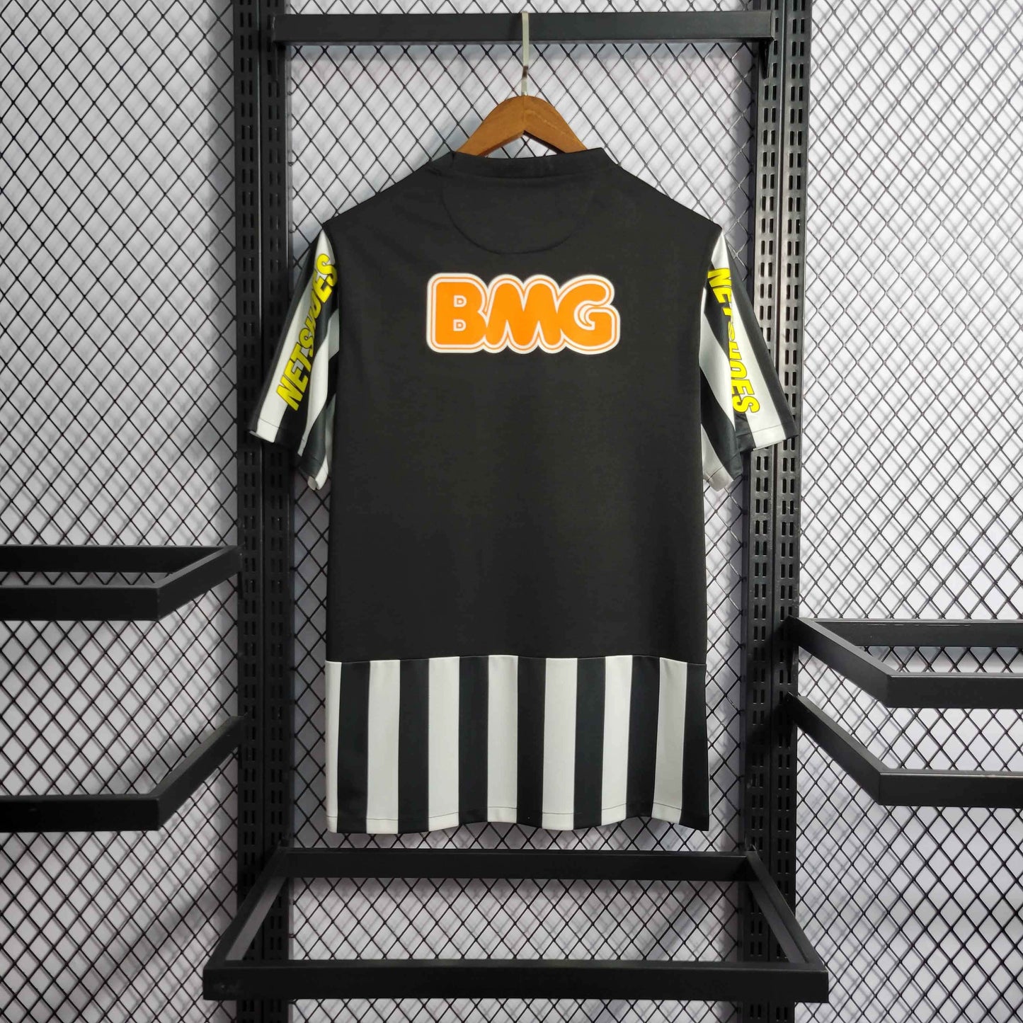Camisa Santos II 2012 - Versao Retro - detalhe