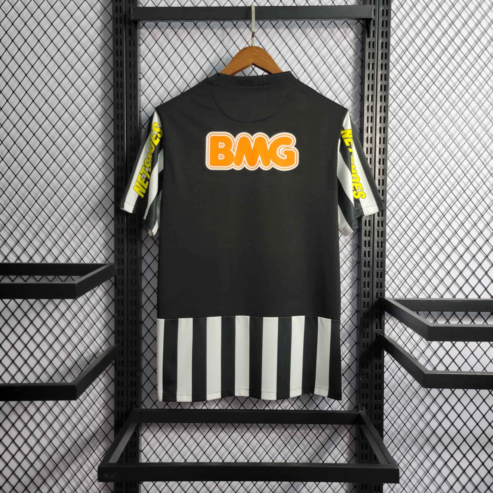 Camisa Santos II 2012 - Versao Retro - detalhe