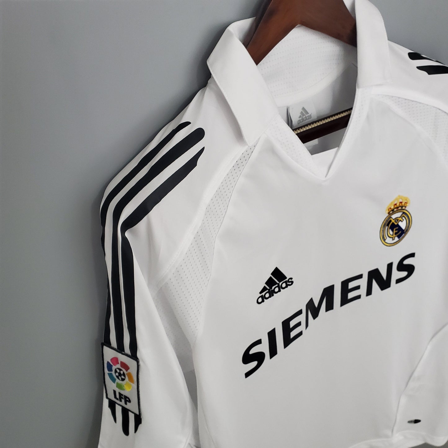 Camisa Real Madrid Titular 05/06 - Versao Retro - detalhe