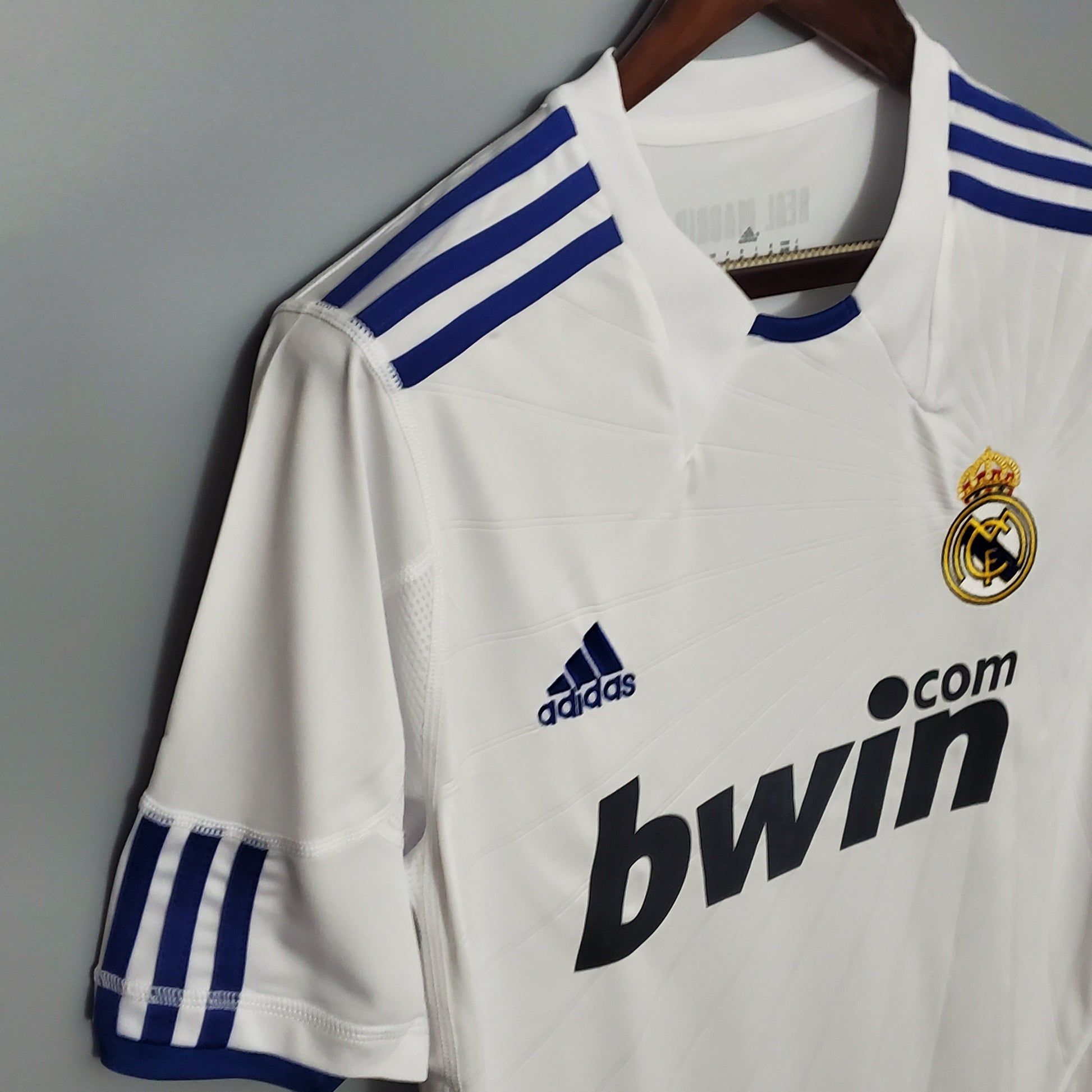 Camisa Real Madrid Titular 10/11 - Versao Retro - imagem 4