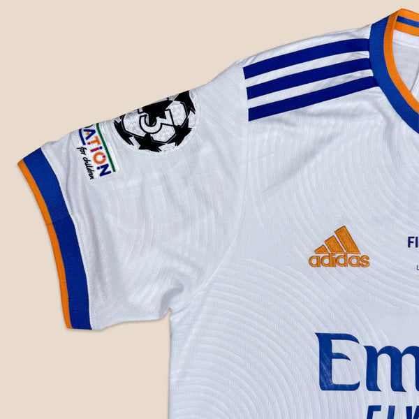 Camisa Retrô Real Madrid 2021/22 Home