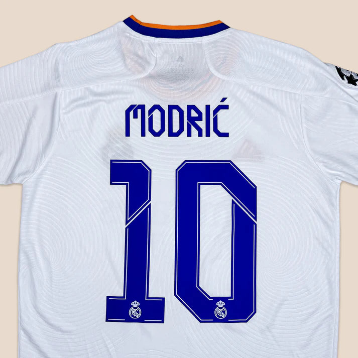 Camisa Retrô Real Madrid 2021/22 Home