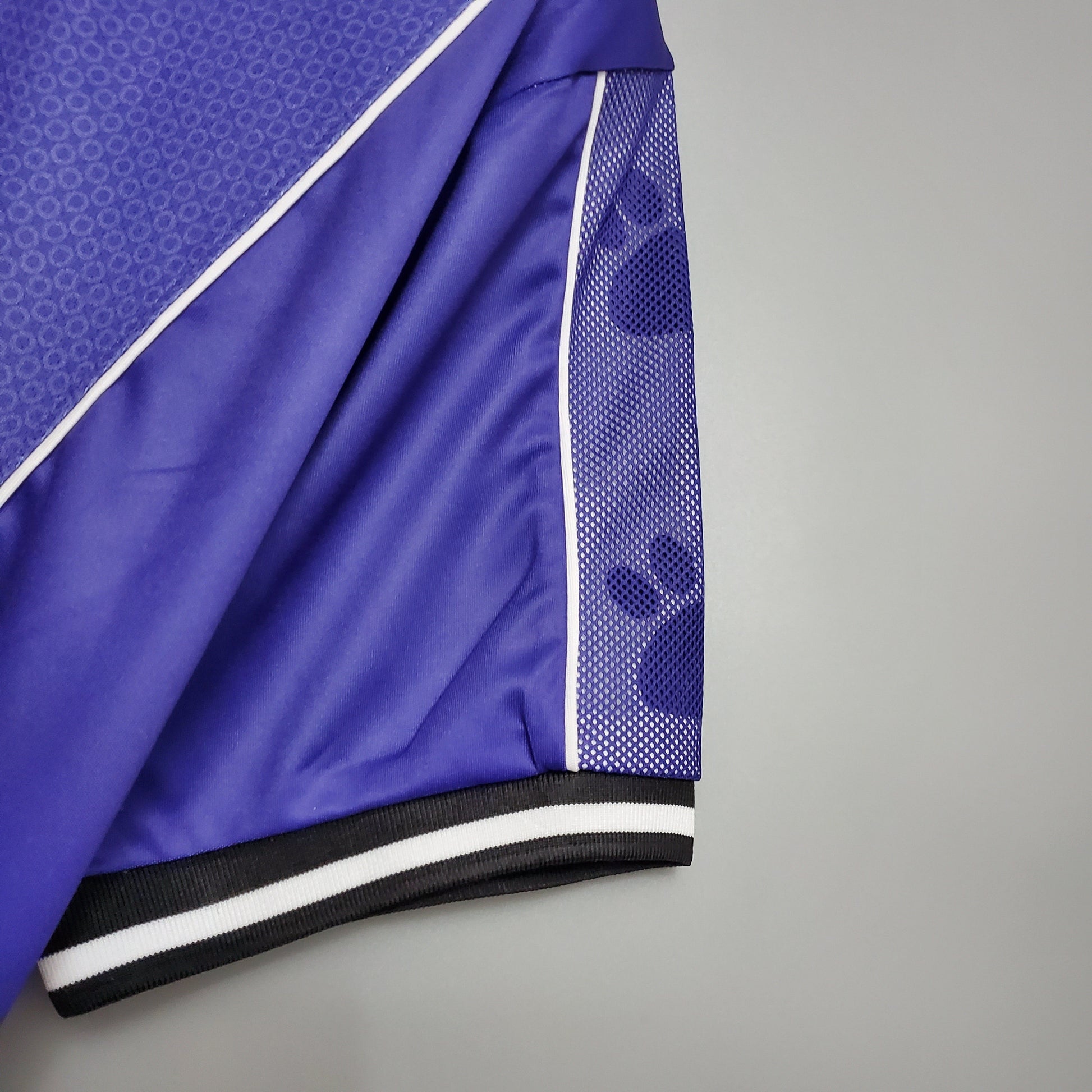 Camisa Real Madrid Reserva 97/98 - Versao Retro - detalhe