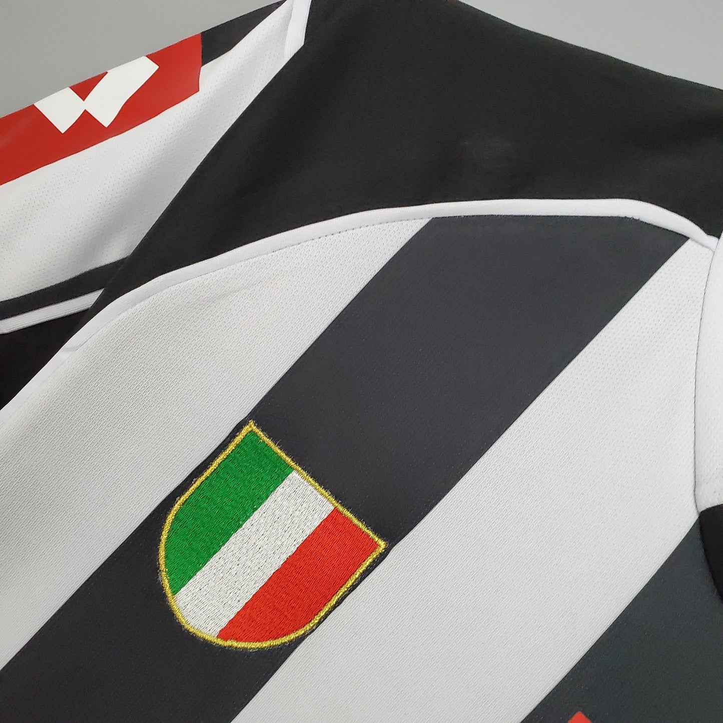 Camisa Juventus Titular 02/03 - Versao Retro - detalhe