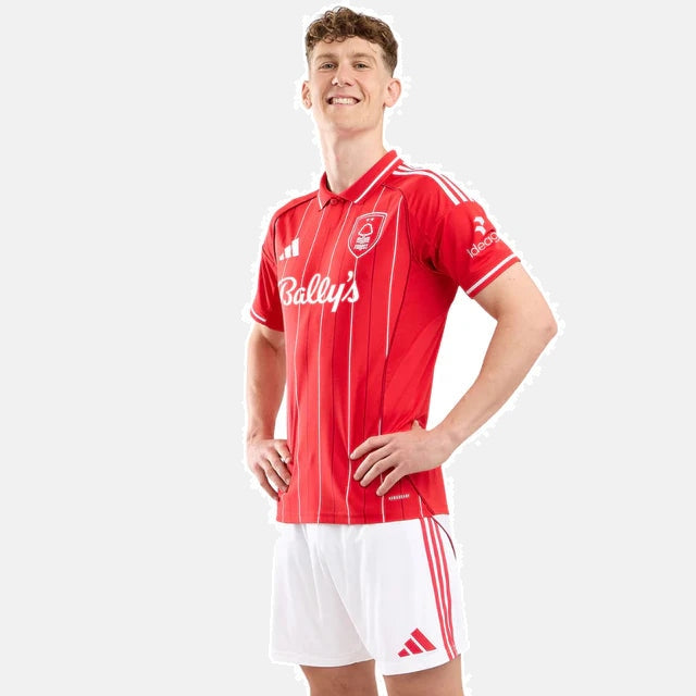 Camisa Nottingham Forest Home 2025/26 - detalhe