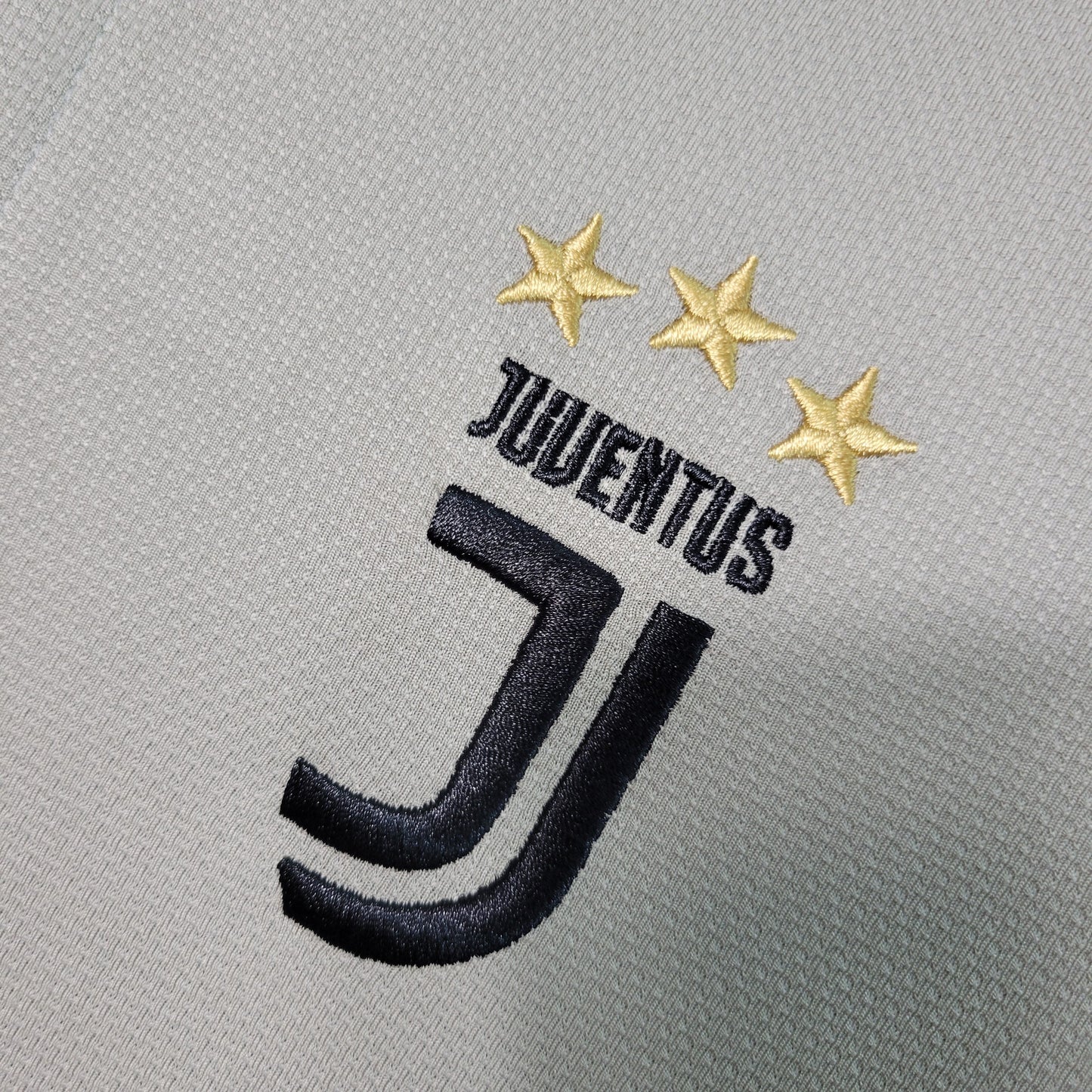Camisa Juventus Reserva 18/19 - Versao Retro - vista traseira