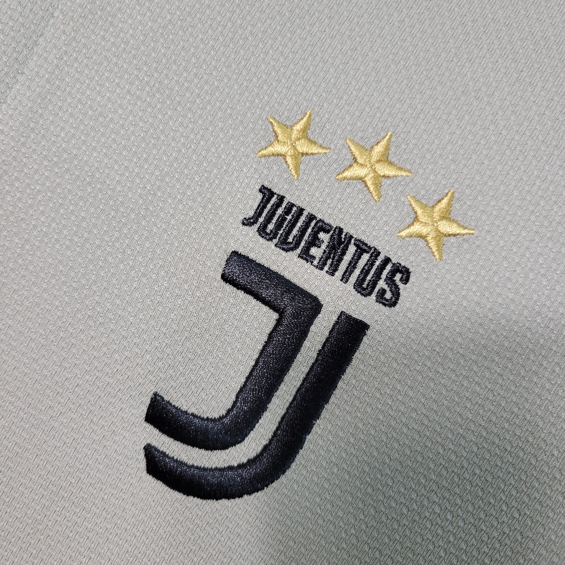 Camisa Juventus Reserva 18/19 - Versao Retro - vista traseira