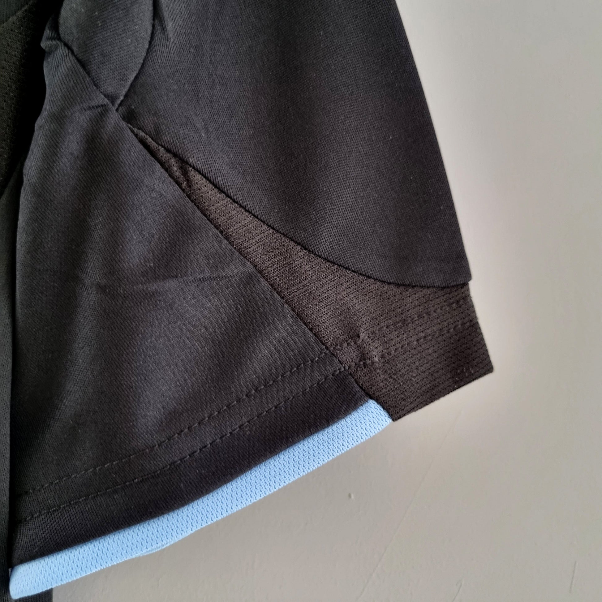 Camisa Real Madrid Reserva 09/10 - Versao Retro - detalhe