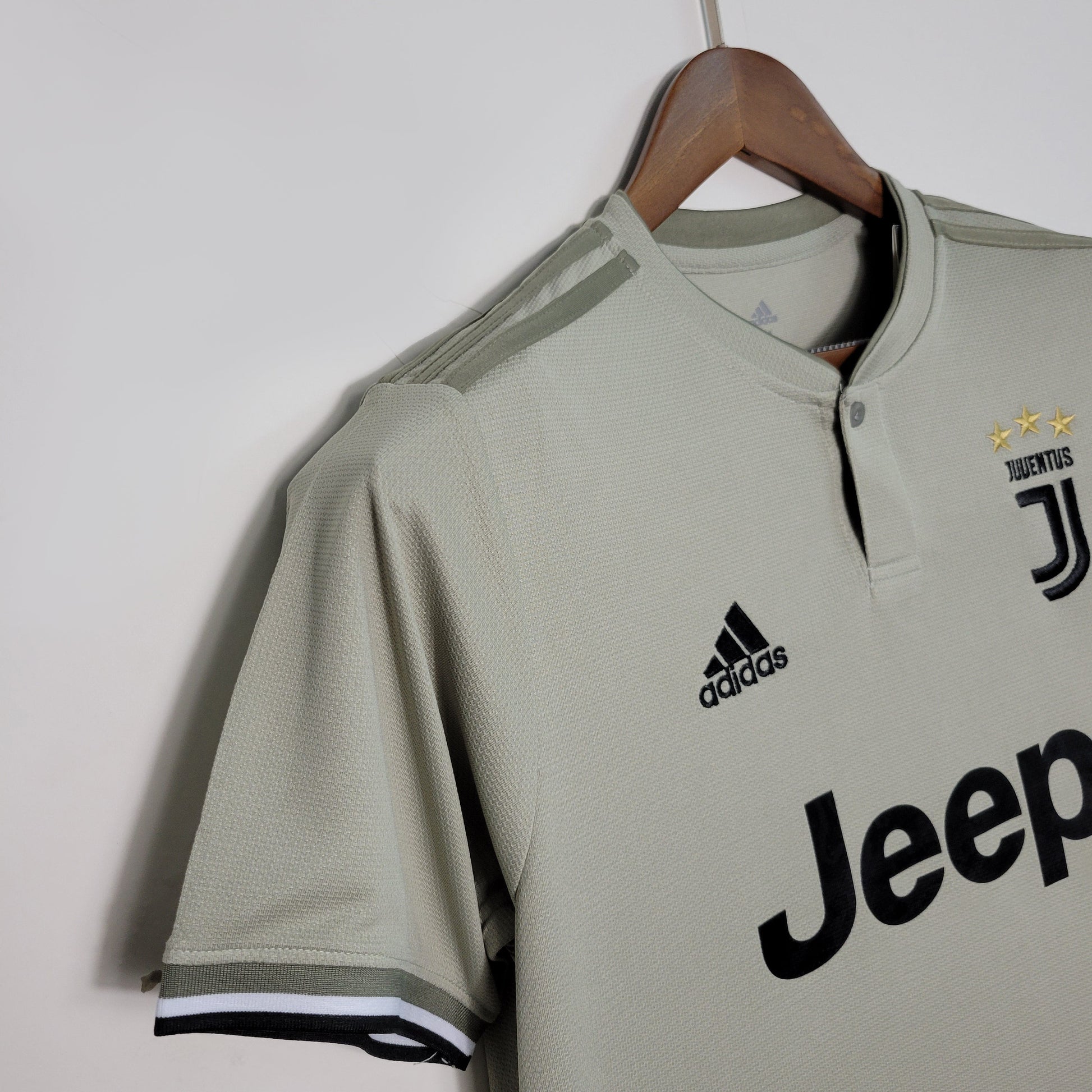 Camisa Juventus Reserva 18/19 - Versao Retro - imagem 4