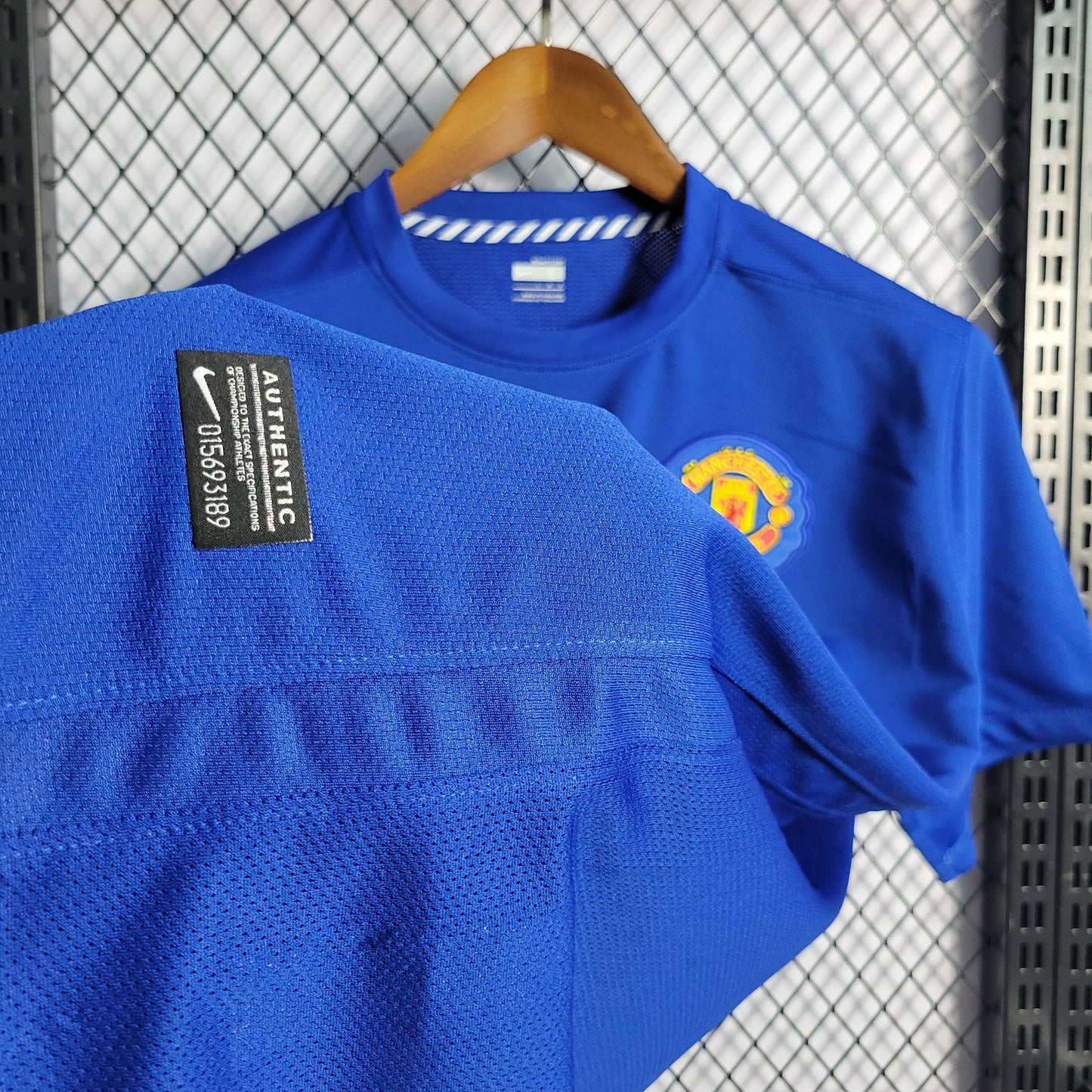 Camisa Manchester United Reserva 07/08 - Versao Retro - detalhe