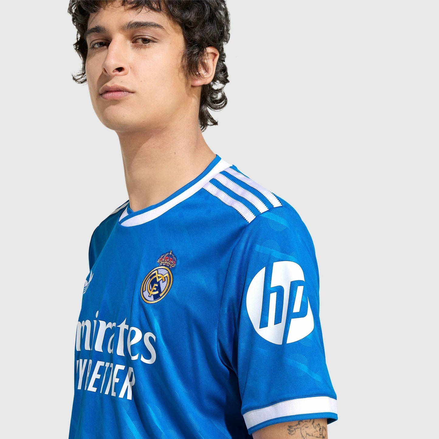 Camisa Adidas Real Madrid 2025/26 III - vista traseira